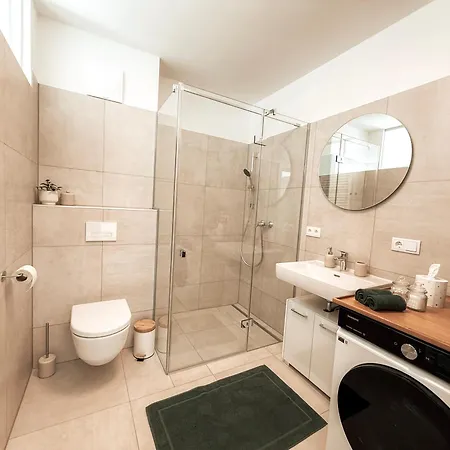 Apartment Zirbenglueck Mit Balkon In Graz